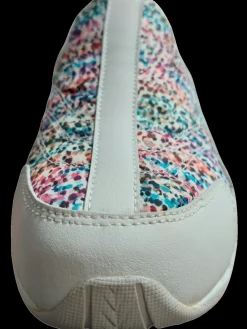 Walking><noscript><img width=